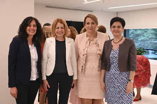 40 дами предприемачи бяха отличени в деветото издание на Лидерска академия ?Успяваме в България“